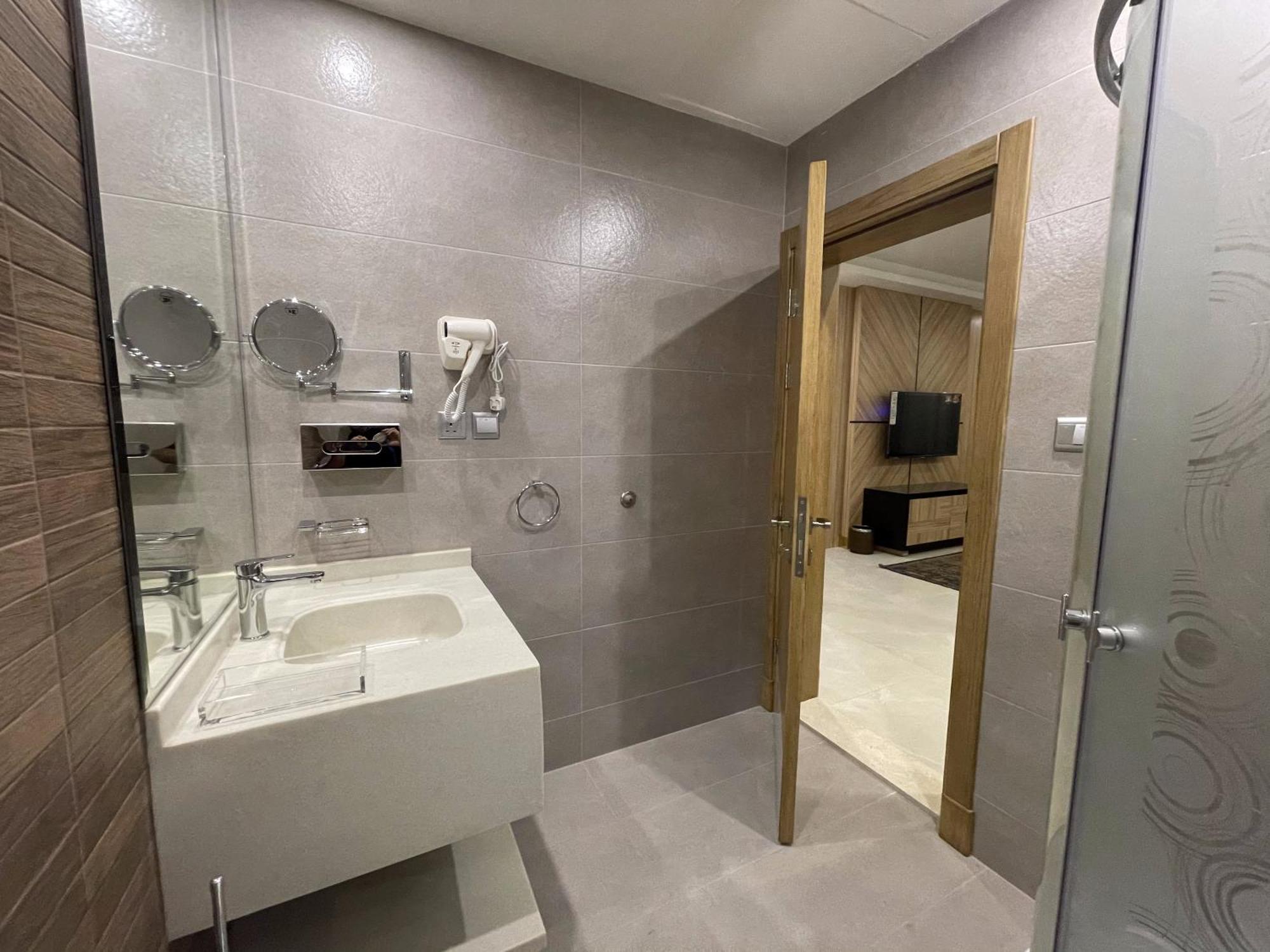 Luxury For Self Check-in *